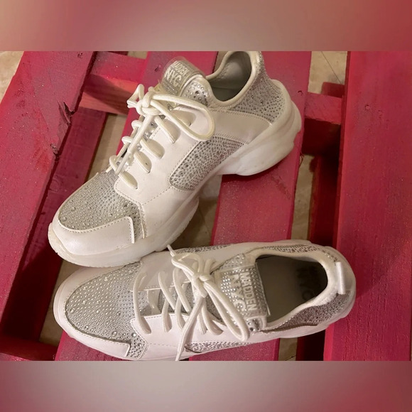 Steve Madden Women's Maxima Sneaker, size 9. - Picture 4 of 11